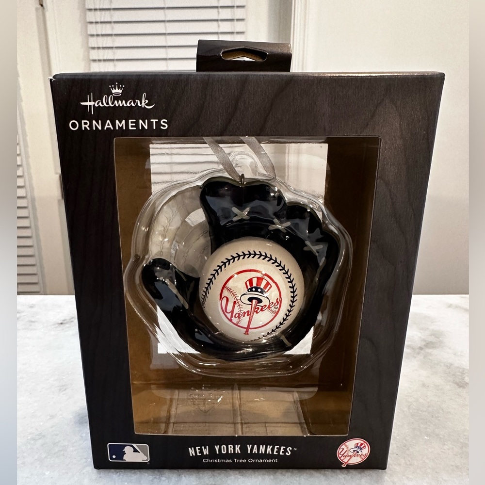 MLB New York Yankees Baseball Glove Hallmark Ornament